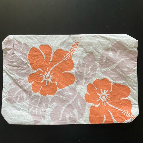 ALOHA Collection Mid Big Island Hibiscus Pouch - Picture 3 of 7
